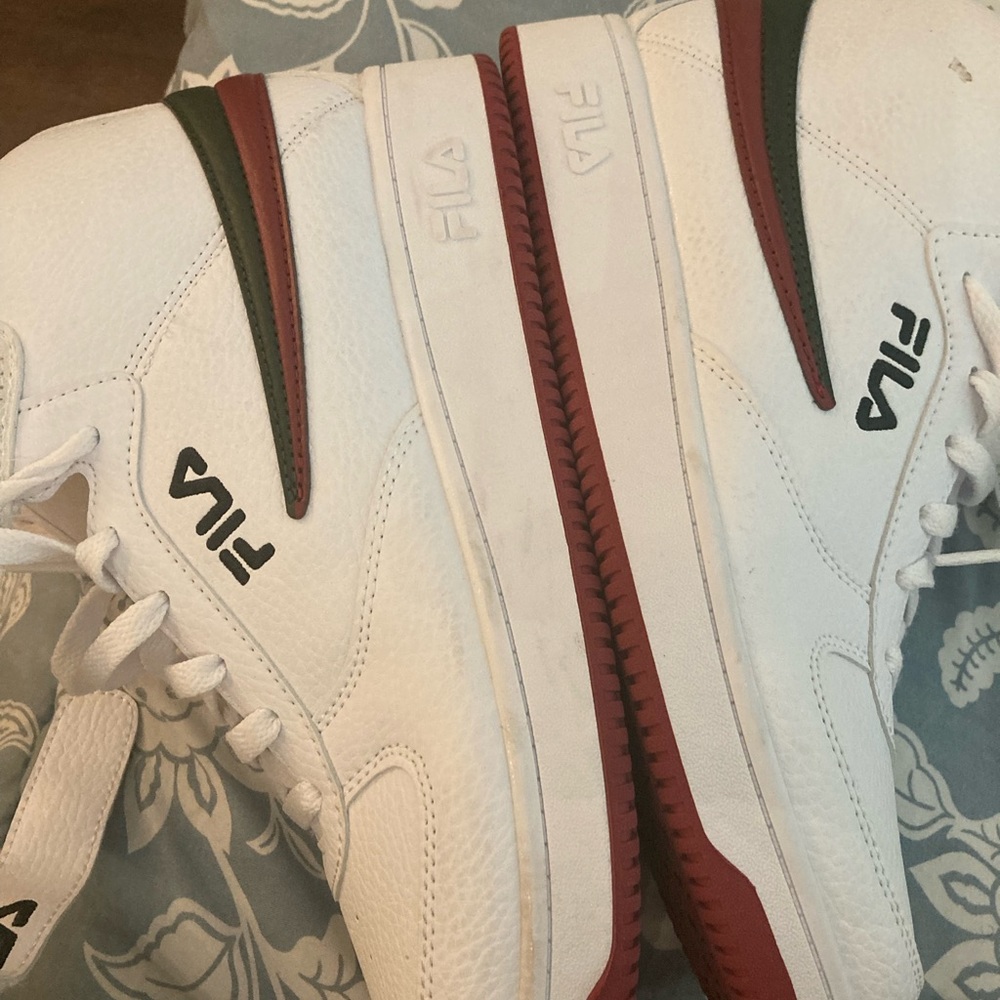New never worn Fila high top